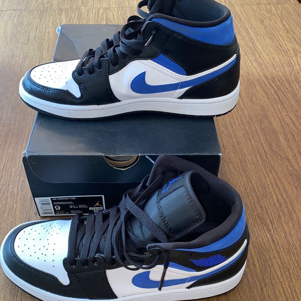 Air Jordan 1 MID in good condition size 9
